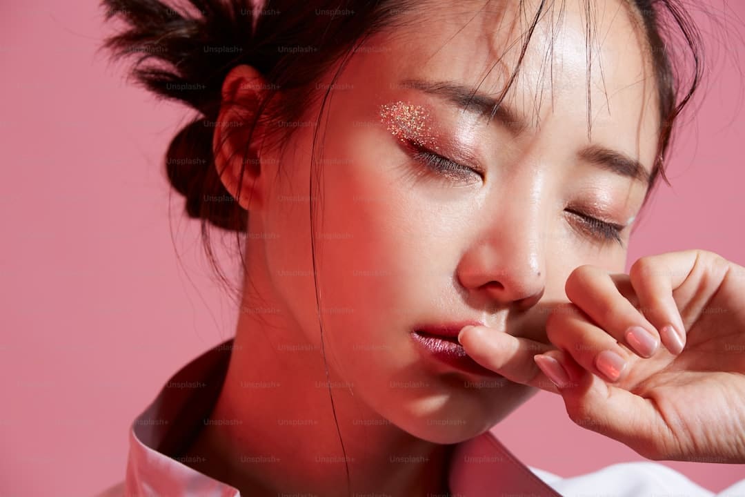 《那一场呼啸而过的芳华》预告海报双发 “喜爱你就要耍女流氓”成芳华宣言
